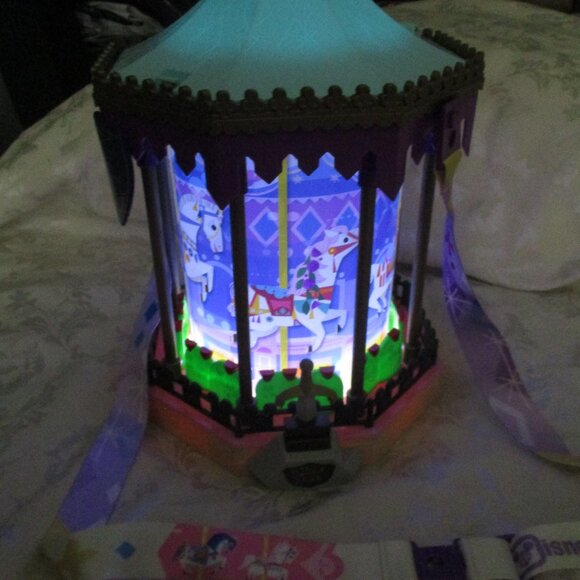 FIRM! DISNEY PARKS 2025 PRINCE CHARMING REGAL CAROUSEL MUSICAL & LIGHT UP Video - Picture 5 of 8